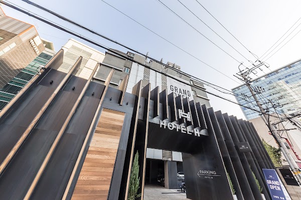 Hotel H