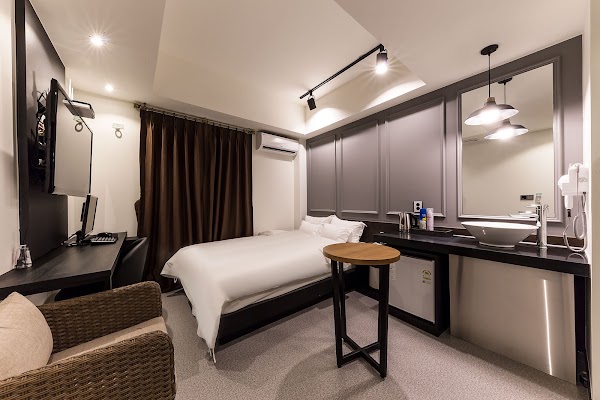 Raha Hotel
