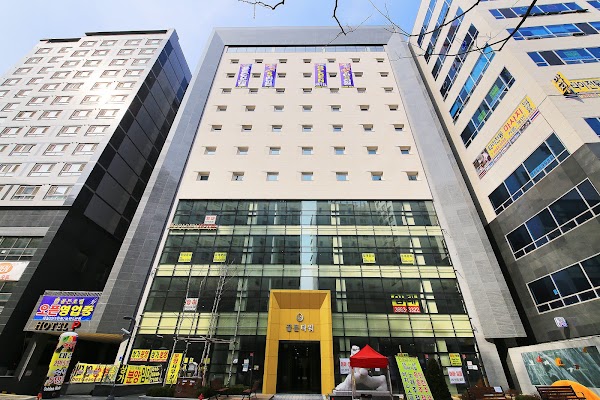 Golden Hotel
