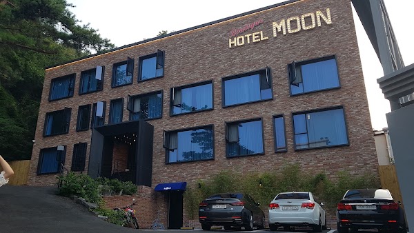 Hotel Moon
